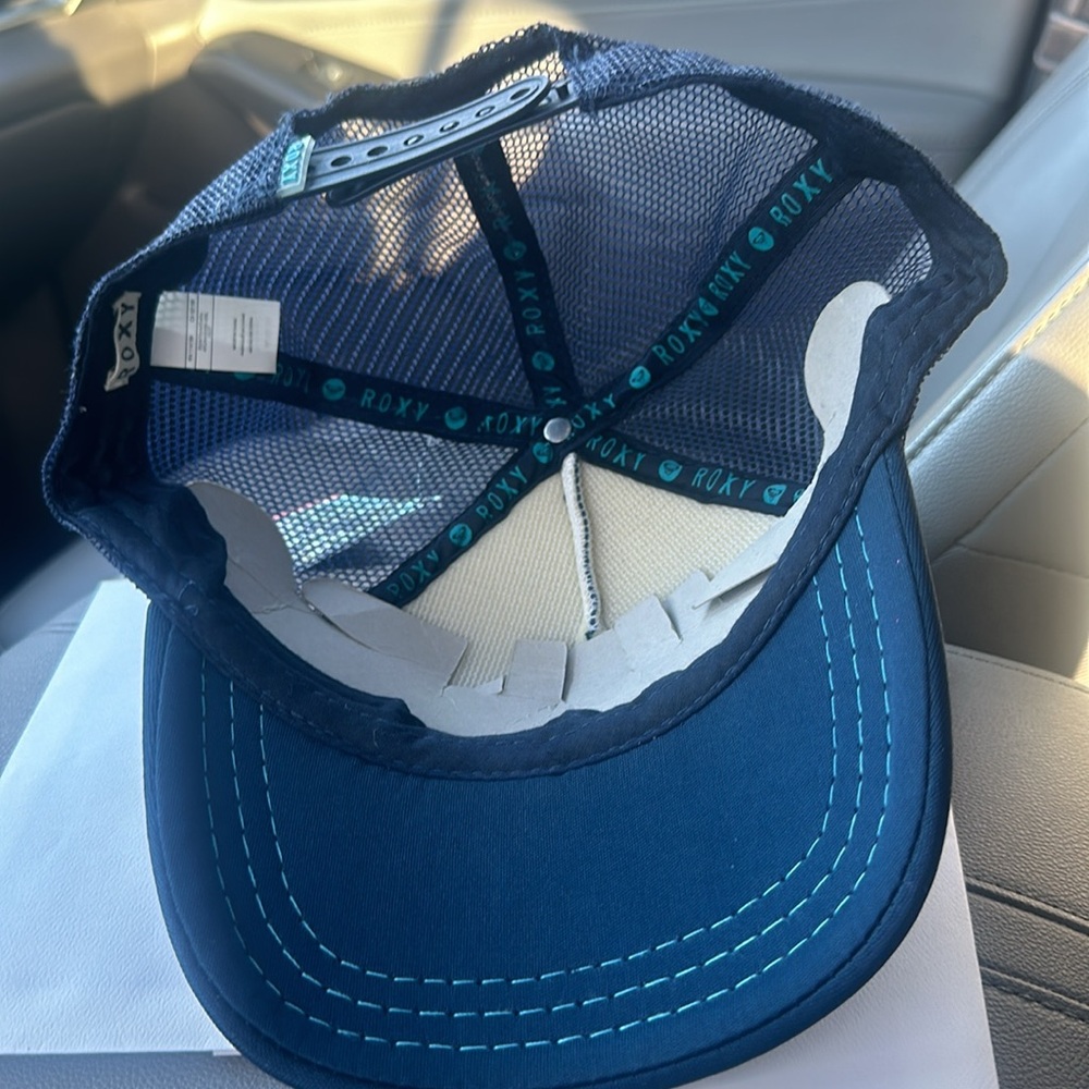Women’s Roxy Hat - Picture 6 of 6